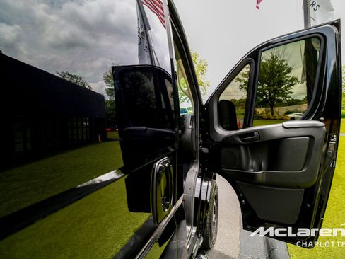 Used 2023 RAM ProMaster 2500 w/ Driver Convenience Group FWD image 17