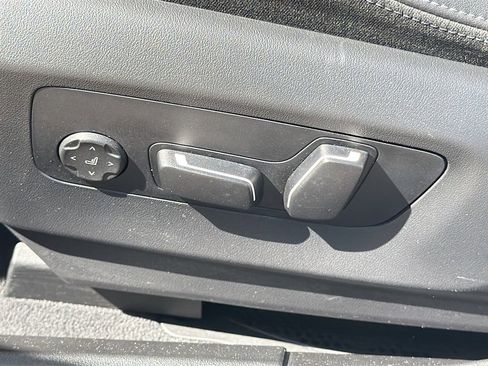 Used 2025 BMW 540i xDrive image 25