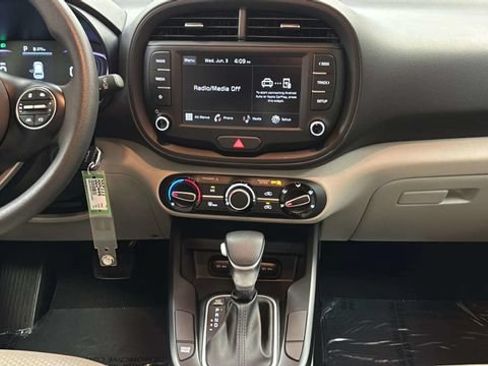 Used 2025 Kia Soul LX FWD image 12