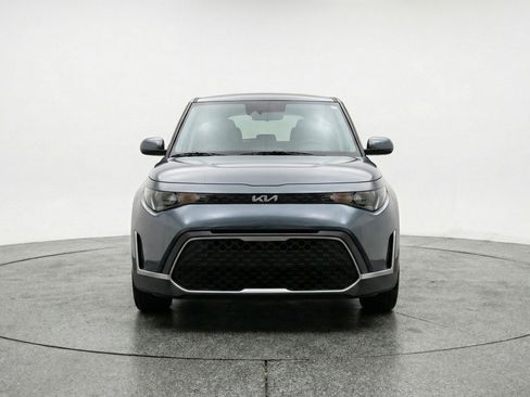 Used 2025 Kia Soul LX w/ LX Technology Package image 2