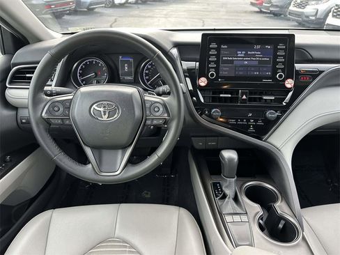 Used 2024 Toyota Camry SE image 10