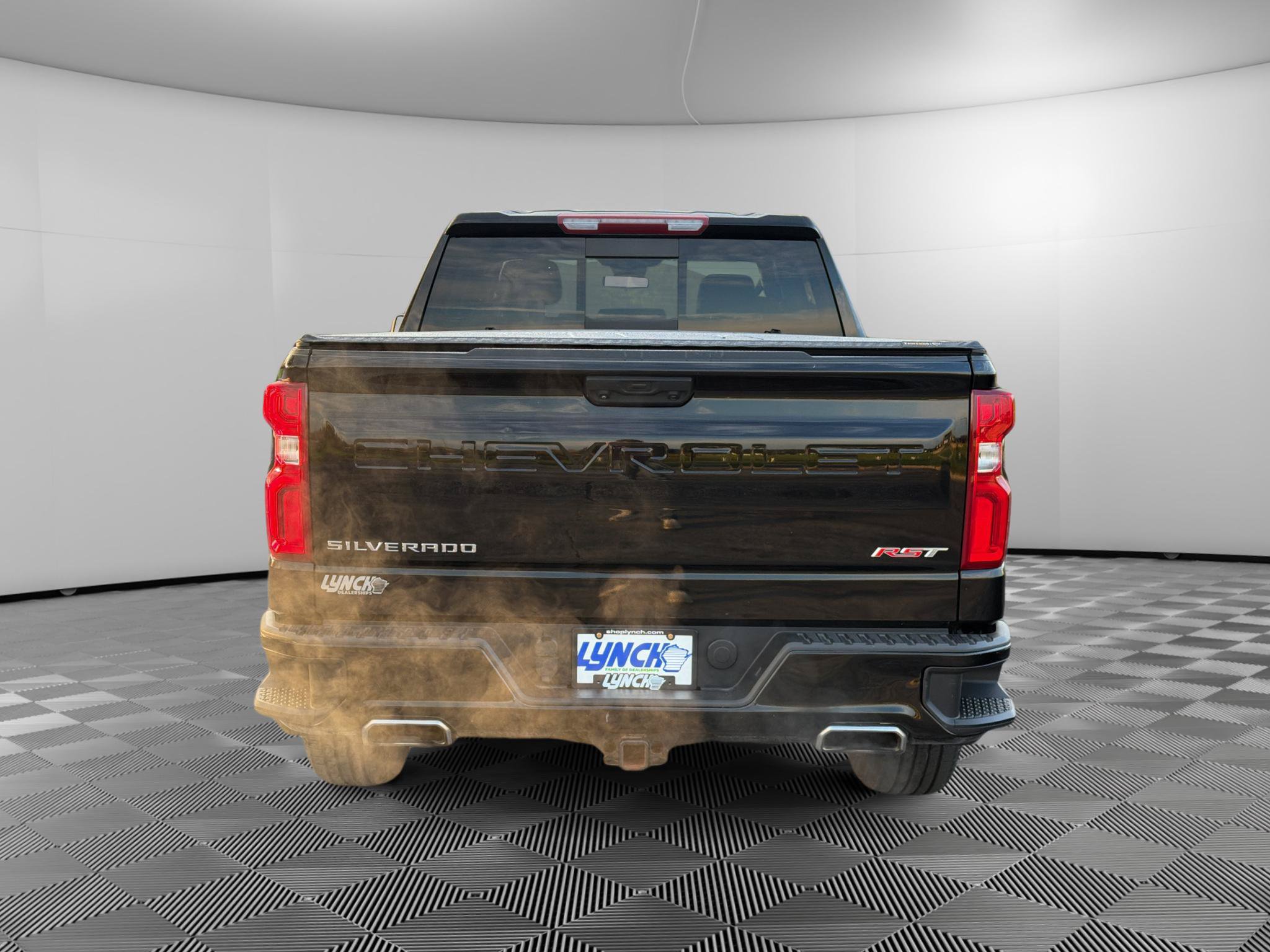Used 2023 Chevrolet Silverado 1500 RST w/ Convenience Package II AWD/4WD image 3