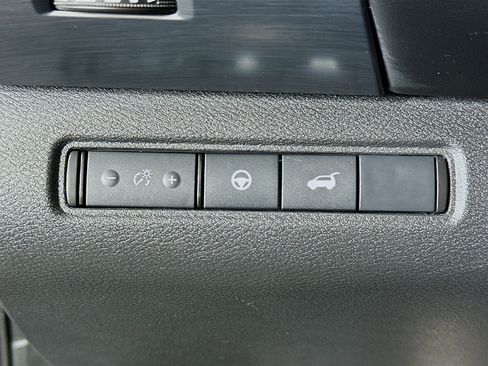 Used 2025 Nissan Pathfinder SL image 17