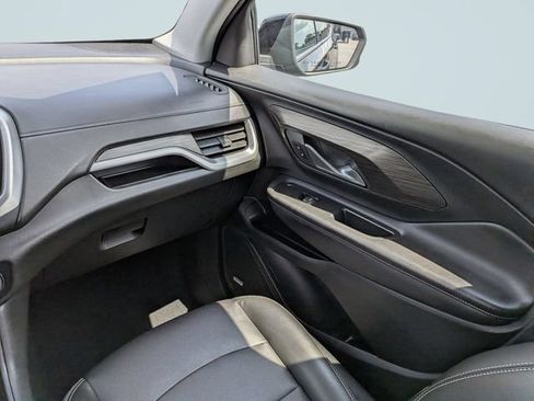 Used 2022 GMC Terrain SLT w/ Infotainment Package II FWD image 16