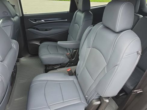 Used 2019 Buick Enclave Essence FWD image 27