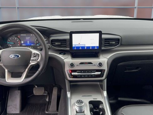 Used 2022 Ford Explorer XLT w/ Equipment Group 202A image 12