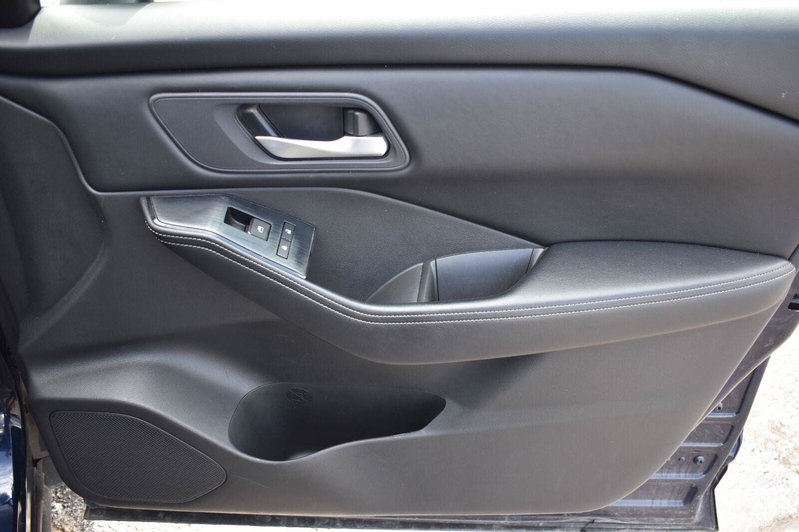 Used 2024 Nissan Rogue SV AWD/4WD image 10