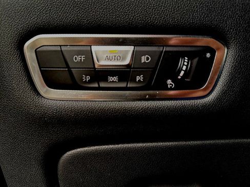 Used 2022 BMW X6 xDrive40i w/ Executive Package image 19