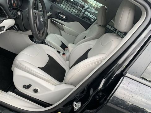 Used 2020 Jeep Cherokee Latitude Plus image 18