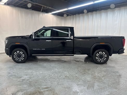 Used 2025 GMC Sierra 2500 Denali Ultimate w/ Max Trailering Package image 2