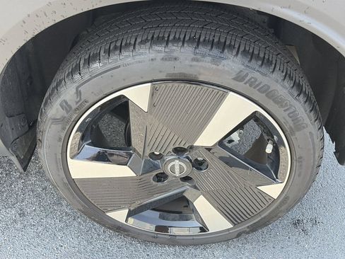 Certified 2025 Nissan Kicks SR FWD image 9