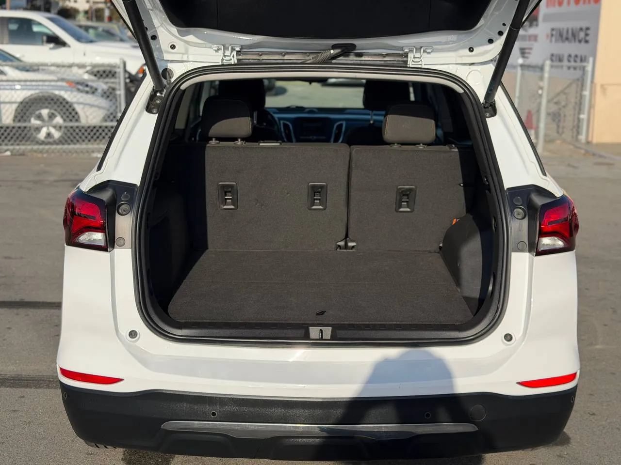Used 2023 Chevrolet Equinox LT FWD image 28