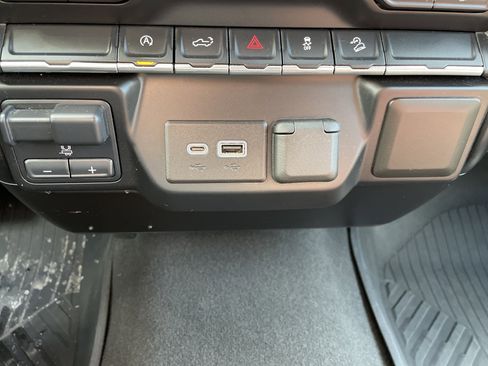 Used 2021 Chevrolet Silverado 1500 RST image 33