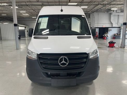 Used 2024 Mercedes-Benz Sprinter 2500 image 2