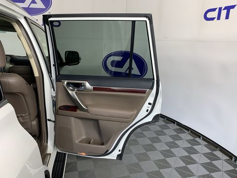 Used 2016 Lexus GX 460 w/ Premium Package AWD/4WD image 36