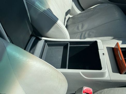 Used 2010 Toyota Camry XLE FWD image 18