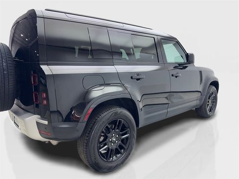 Used 2025 Land Rover Defender 110 S image 13