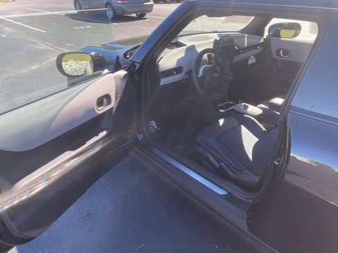 Used 2025 MINI Cooper 2-Door Hardtop image 10