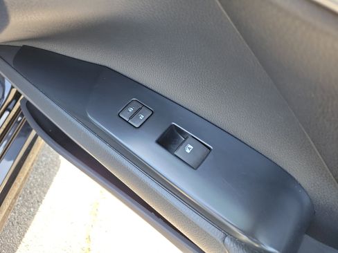 Used 2018 Toyota Camry SE w/ Convenience Package image 11