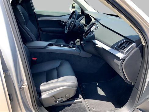 Used 2025 Volvo XC90 B5 Core AWD/4WD image 9