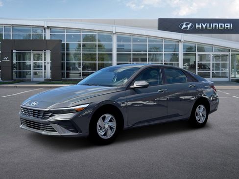 New 2026 Hyundai Elantra SE FWD image 2