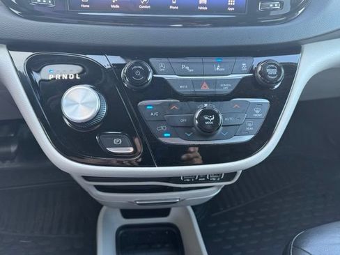 Used 2022 Chrysler Pacifica Touring-L FWD image 34