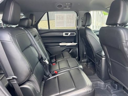 Used 2023 Ford Explorer XLT w/ Equipment Group 202A AWD/4WD image 14