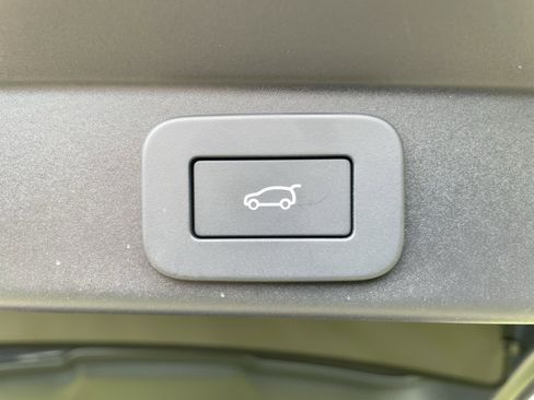Certified 2025 Land Rover Range Rover Sport AWD/4WD image 38