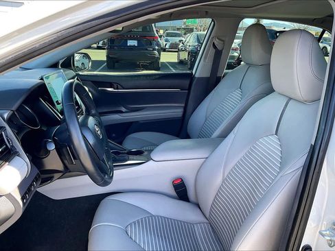Used 2022 Toyota Camry SE image 7
