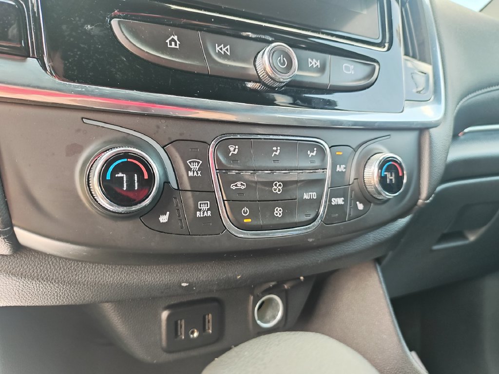 Used 2023 Chevrolet Traverse LT FWD image 19