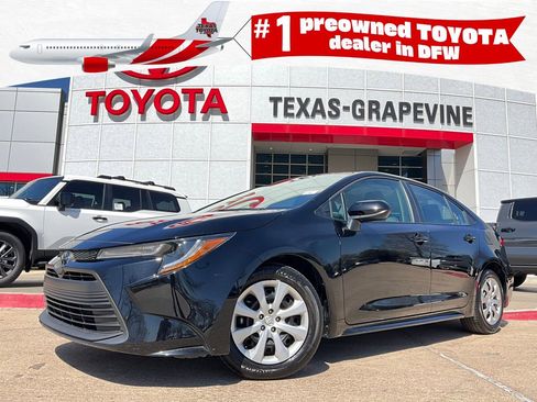 Used 2025 Toyota Corolla LE image 1