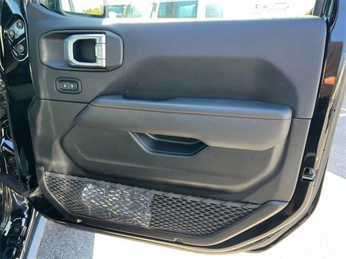 Used 2021 Jeep Gladiator Mojave image 14