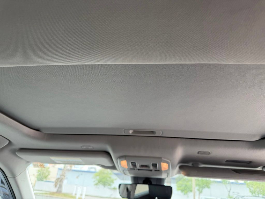 Used 2024 Toyota Highlander Limited FWD image 19