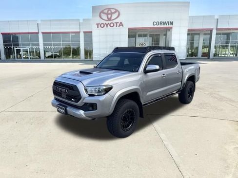Used 2019 Toyota Tacoma TRD Sport AWD/4WD image 22