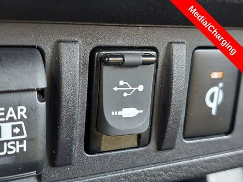 Used 2019 Toyota Tacoma TRD Off-Road w/ Technology Package AWD/4WD image 27