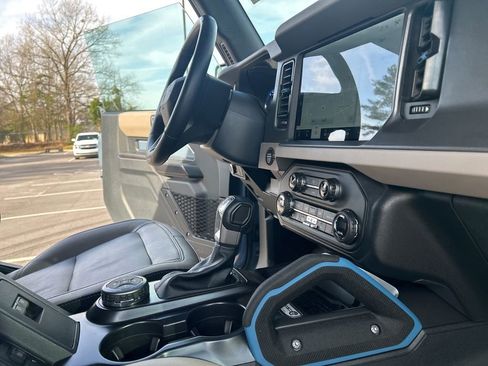 Used 2024 Ford Bronco Wildtrak image 32