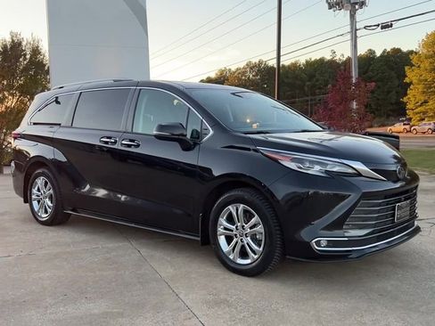 Used 2022 Toyota Sienna Platinum image 8