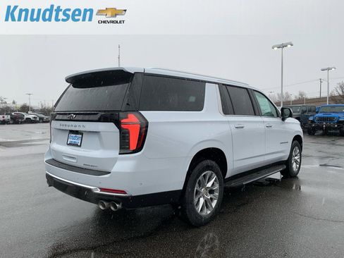 New 2026 Chevrolet Suburban Premier image 7