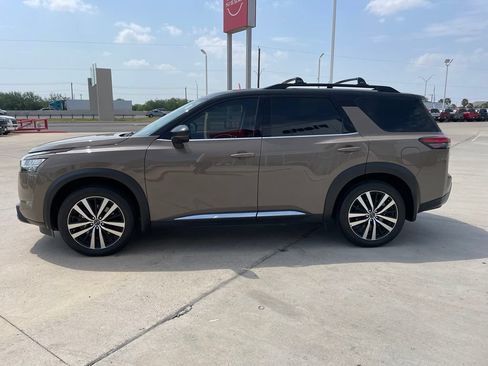 Certified 2024 Nissan Pathfinder Platinum w/ Cargo Package AWD/4WD image 4