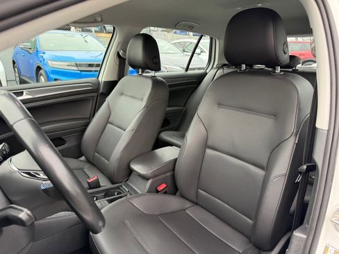 Used 2019 Volkswagen e-Golf SEL Premium image 19