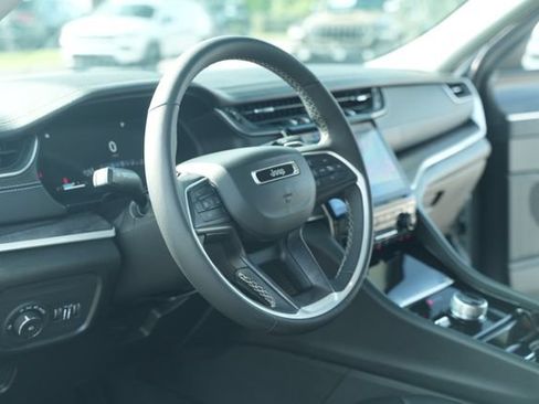 Used 2023 Jeep Grand Cherokee L Limited AWD/4WD image 30