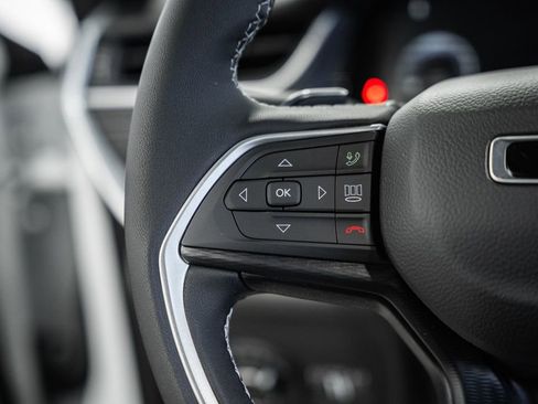 New 2025 Jeep Grand Cherokee L Altitude image 27