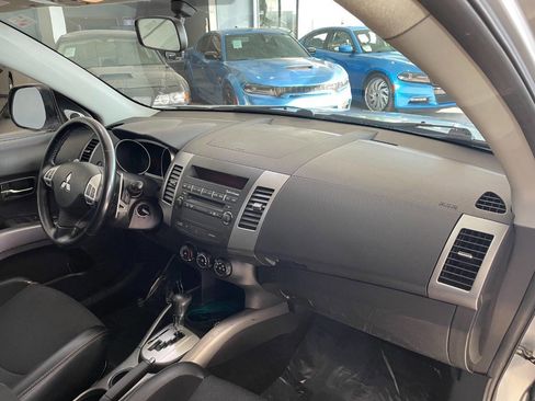 Used 2009 Mitsubishi Outlander SE image 33