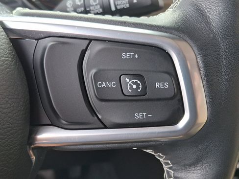 Used 2019 Jeep Wrangler Unlimited Sahara w/ Cold Weather Group AWD/4WD image 23