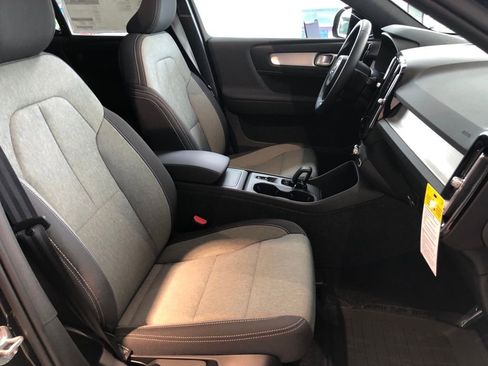 Used 2025 Volvo XC40 B5 Core w/ Protection Package Premier image 26