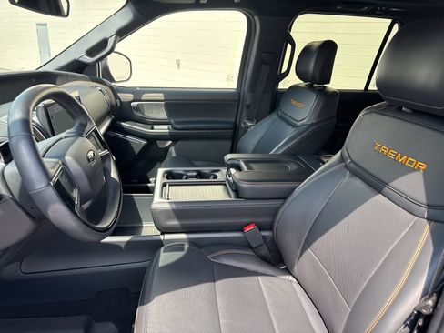 Used 2025 Ford Expedition Tremor AWD/4WD image 29