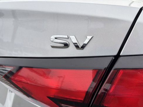 Used 2023 Nissan Versa SV image 12