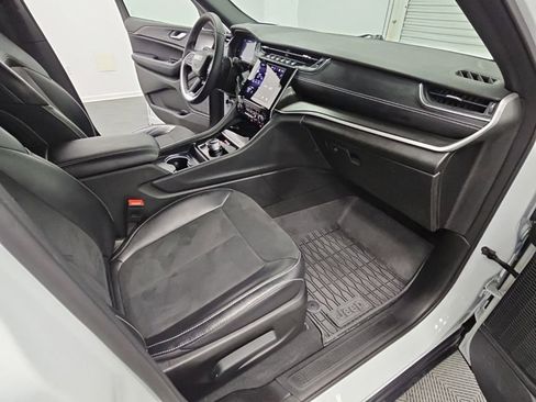 Used 2024 Jeep Grand Cherokee L Laredo RWD image 35
