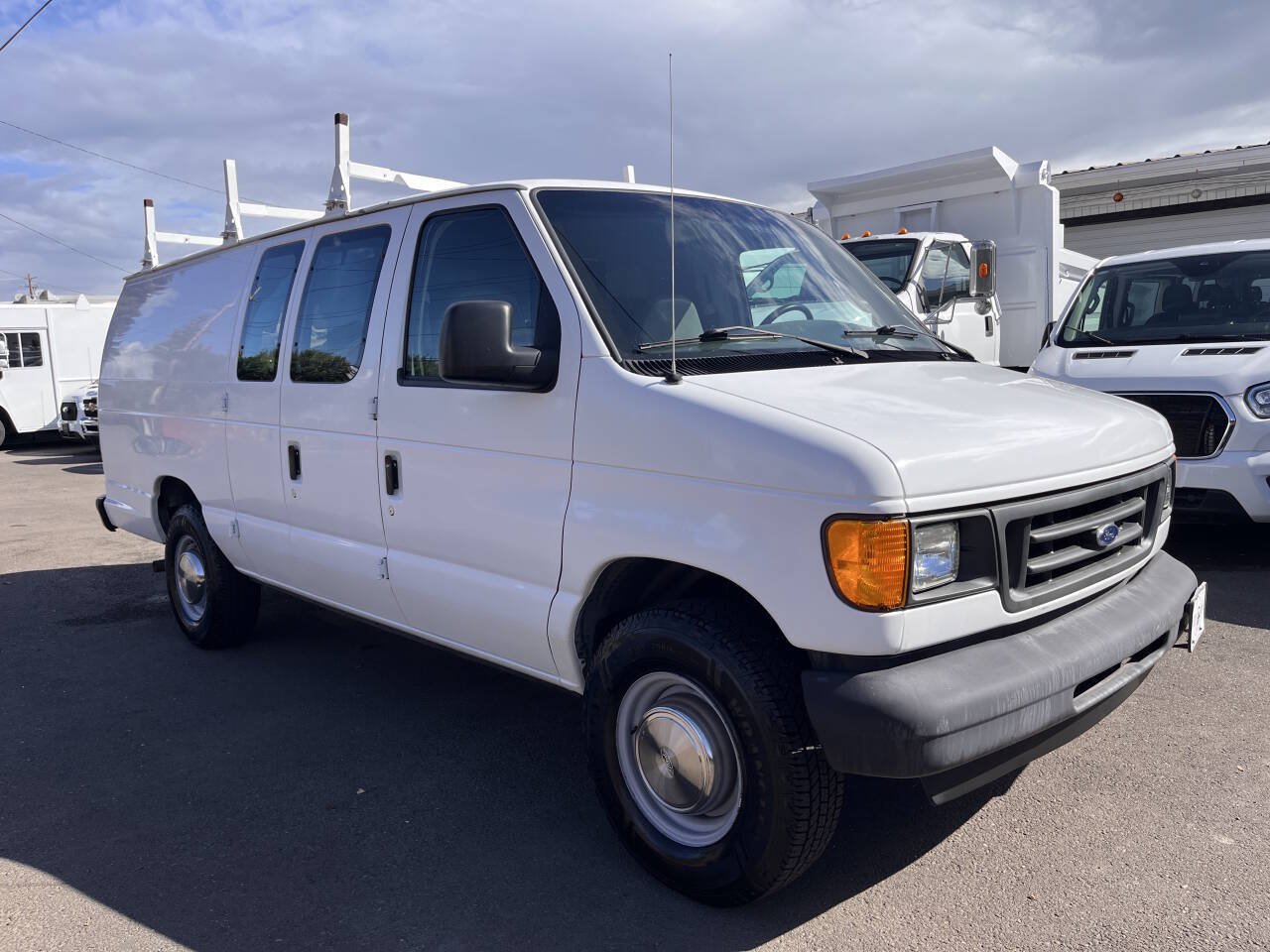 Used 2003 Ford E-350 and Econoline 350 Extended Super Duty RWD image 1