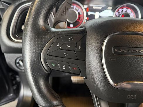 Used 2015 Dodge Challenger R/T image 16